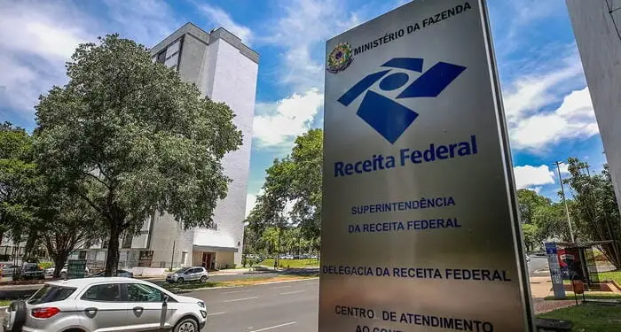 Receita Federal notificará adultos que moram com os pais a partir de 2026
