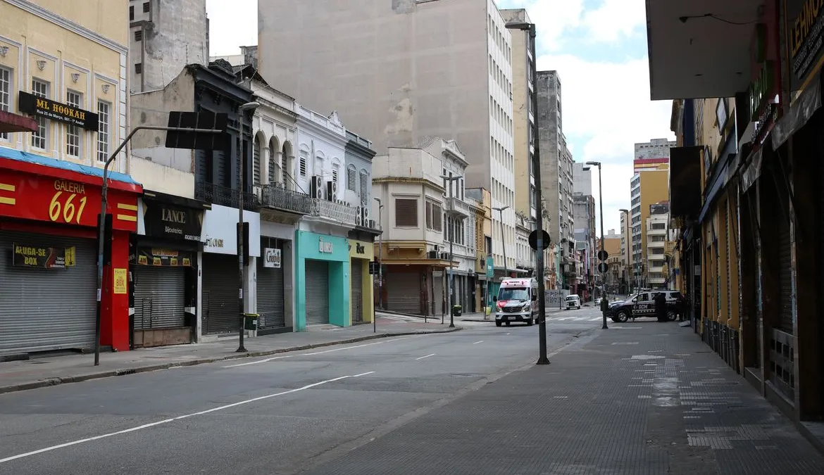 O Colapso das Lojas de Rua no Brasil Diante do Avanço Digital