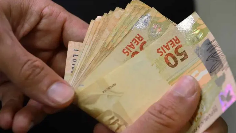Agentes de IA: a profissão que pode render até R$ 20 mil e está mudando o mercado de tecnologia